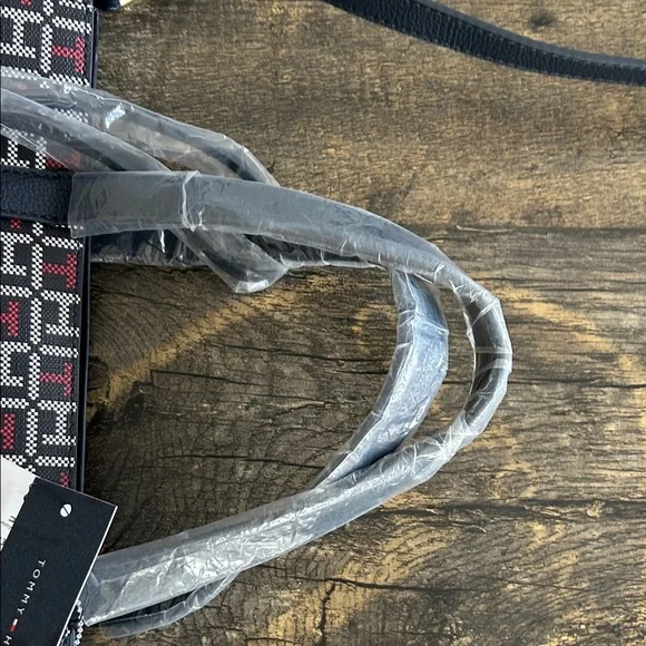 Tommy Hilfiger Women's Geometric Black and Red Shoulder Bag - Picture 6 of 15